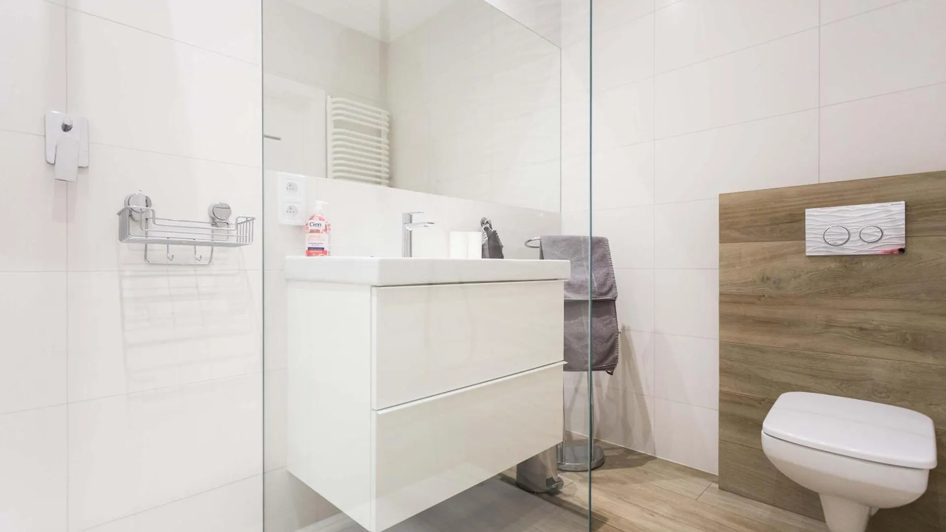 Apartment Nadwislanska With Air Conditioning Near Kazimierz By Noclegi Renters Krakow Poland