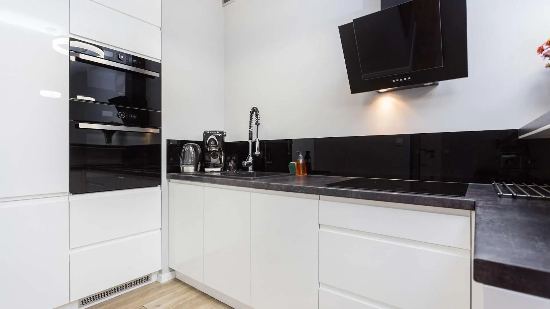 Apartment Nadwislanska With Air Conditioning Near Kazimierz By Noclegi Renters Krakow Poland