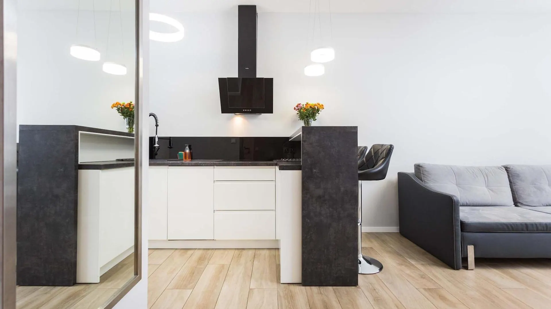Apartment Nadwislanska With Air Conditioning Near Kazimierz By Noclegi Renters Krakow 0*,  Poland